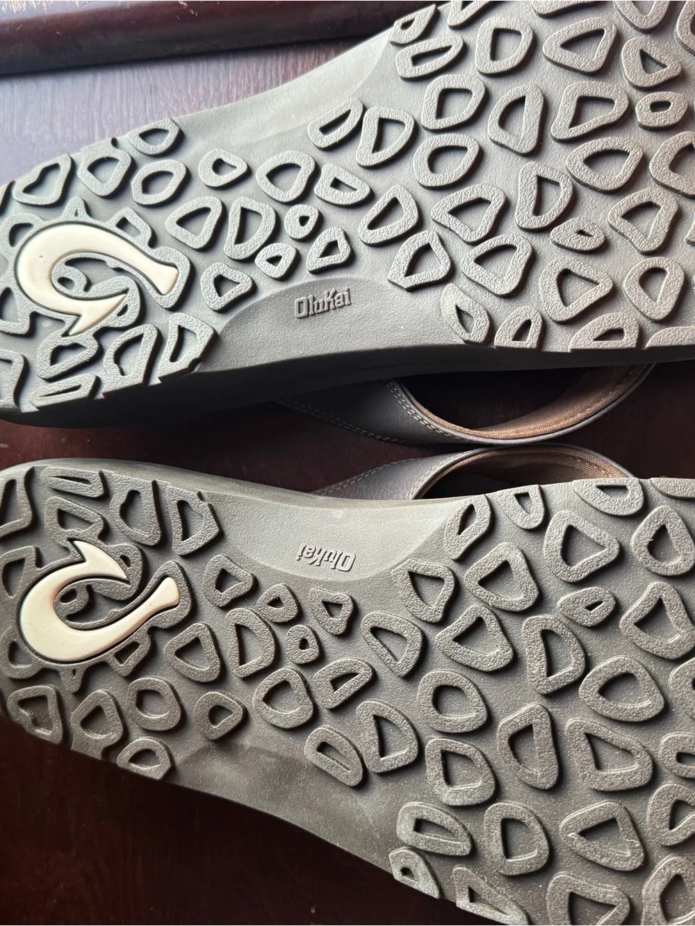 OluKai Brown Men's Leather Flip-Flop Sandal